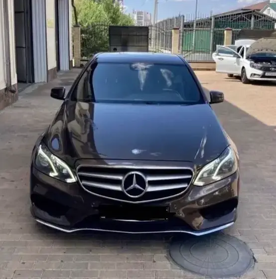Mercedes Benz e200