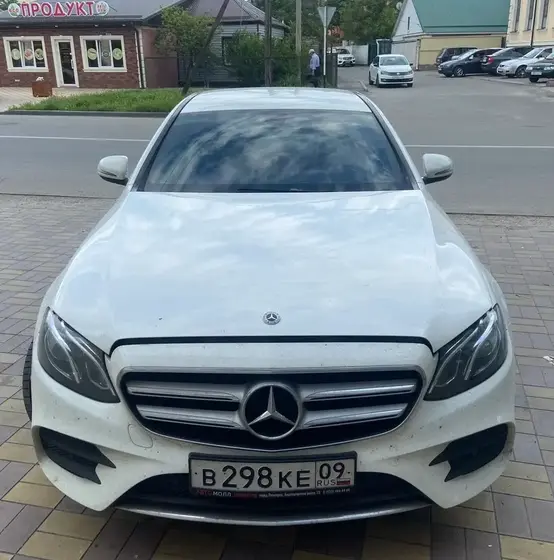 Mercedes Benz E200